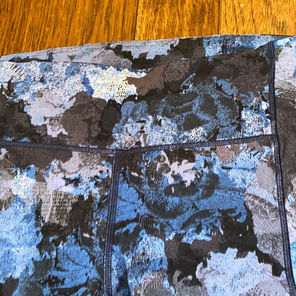 NWOT- Lululemon Leggings - Picture 5 of 6